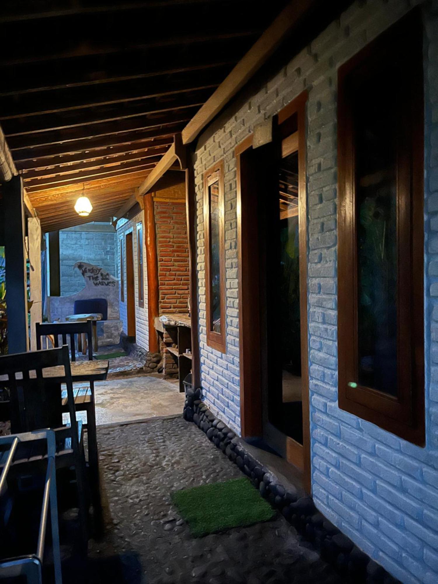 Ferienwohnung Ayolah Surf House &Surf Camp Jembrana Exterior foto